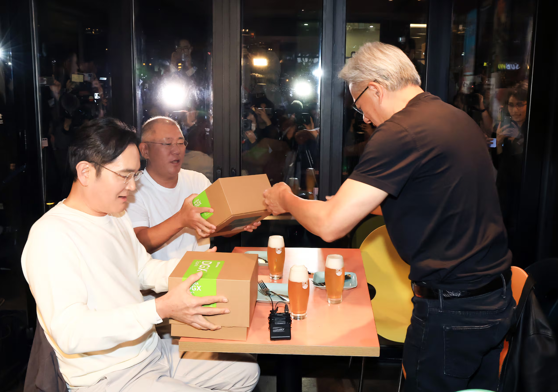 젠슨 황 스마트폰